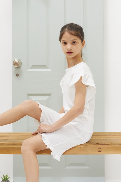 Beyaz Volan Detaylı Bluzlu Kız Çocuk Şortlu Takım 18553