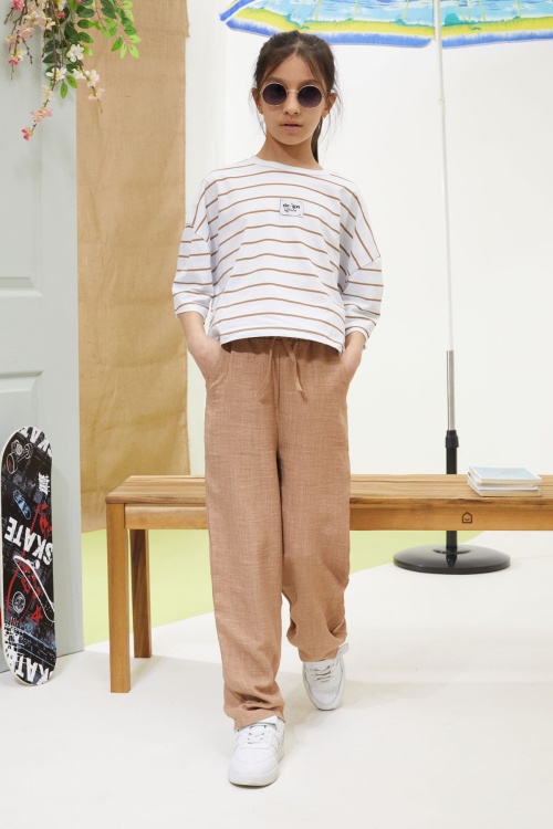 Kahve Çizgili Oversize Tişörtlü Pantolonlu Kız Çocuk Takım 18621