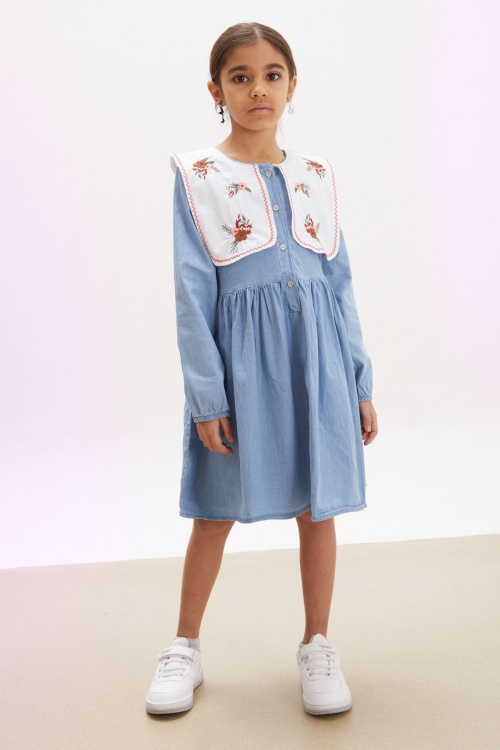 Mavi Çiçek Nakışlı Bebe Yaka Kız Çocuk Jean Elbise 17940