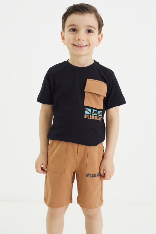 Siyah Göğüs Cepli Baskılı Erkek Çocuk Tişörtlü Şortlu Takım 18564