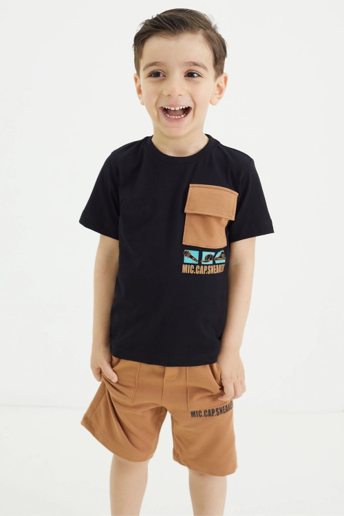 Siyah Göğüs Cepli Baskılı Erkek Çocuk Tişörtlü Şortlu Takım 18564