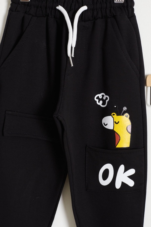 Zürafa Baskılı Cep Detaylı Erkek Çocuk 2li Eşofman Altı Siyah-Bej 18383