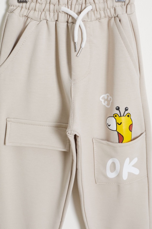 Zürafa Baskılı Cep Detaylı Erkek Çocuk 2li Eşofman Altı Siyah-Bej 18383