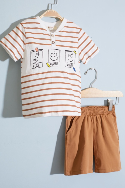 Erkek Bebek Kahverengi Çizgili Emoji Baskılı Şortlu Takım 18603