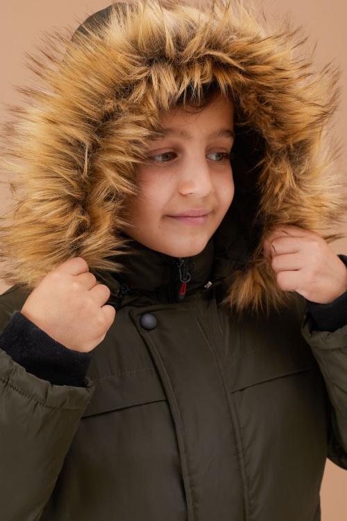 Haki Kürklü Kapüşonlu Yazı Şeritli Erkek Çocuk Şişme Mont 19071