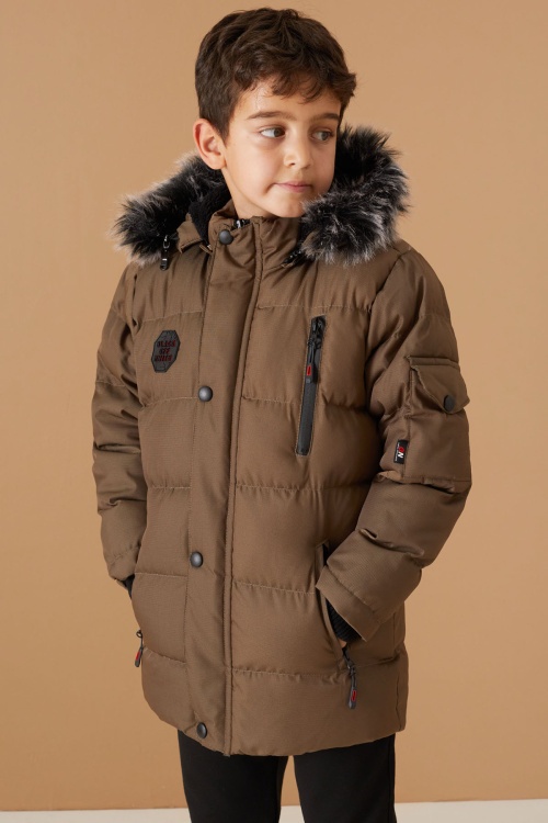 Kahverengi Arma Detaylı Fermuar Cepli Erkek Çocuk Kürklü Kapşonlu Mont 19070