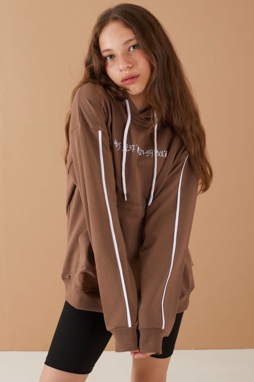 Kahverengi Baskılı Kız Çocuk Şeritli Kapüşonlu Sweatshirt 19221
