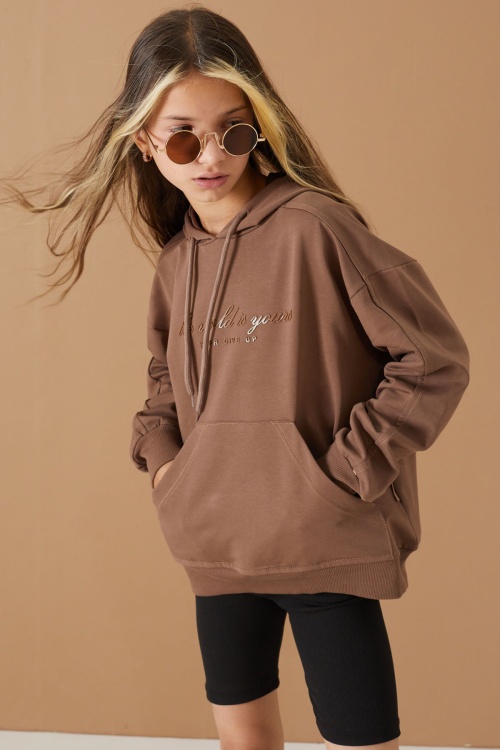 Kahverengi Göğüs Yazılı Kanguru Cepli Kapüşonlu Kız Çocuk Sweatshirt 19338