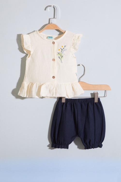 Kız Bebek Ekru Çiçek Nakışlı Bluzlu Şortlu Takım 18915