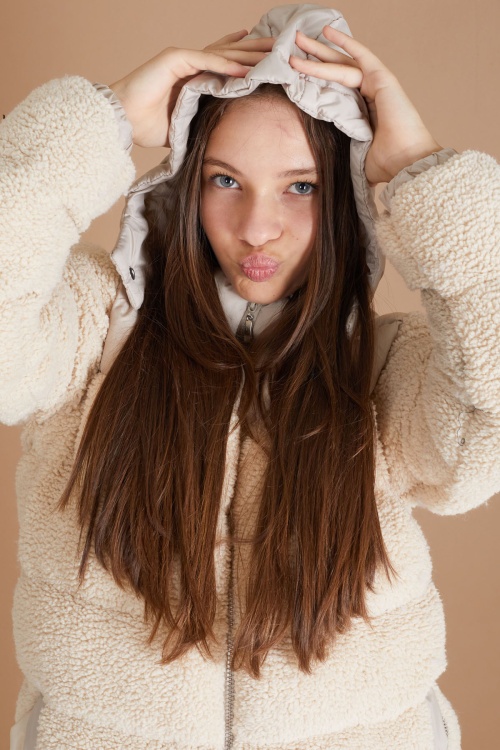 Krem Kapüşonlu Astarlı Kız Çocuk Peluş Mont 19318