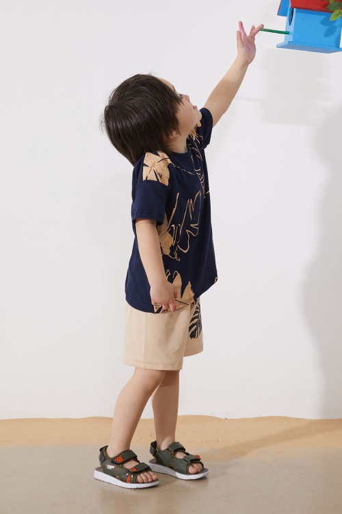 Lacivert Yaprak Desenli Tişörtlü Erkek Çocuk Şortlu Takım 18851