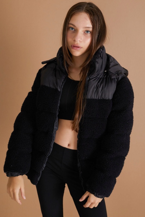 Siyah Kapüşonlu Astarlı Kız Çocuk Peluş Mont 19317