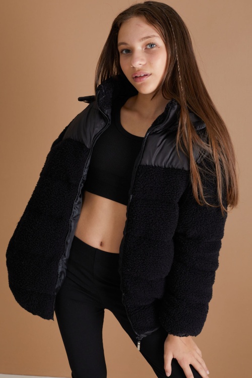Siyah Kapüşonlu Astarlı Kız Çocuk Peluş Mont 19317