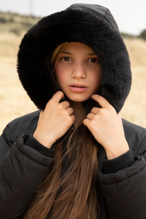 Siyah Kürklü İçi Astarlı Çıkarılabilir Kapüşonlu Kız Çocuk Mont 19053