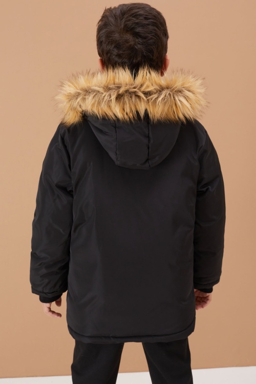 Siyah Kürklü Kapüşonlu Yazı Şeritli Erkek Çocuk Şişme Mont 19072