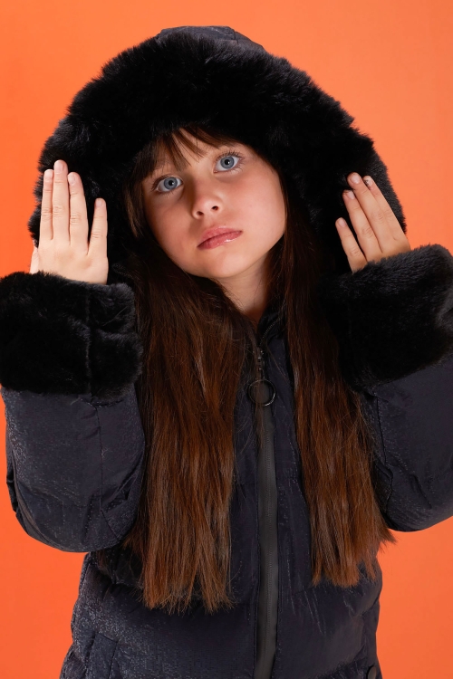 İndigo Kolu Kürk Detaylı Kapüşonlu Kız Çocuk Şişme Mont 19521