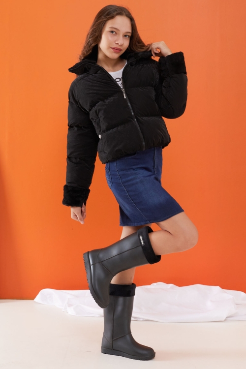 Siyah Dik Yaka Kolu Kürk Detaylı Kız Çocuk Şişme Mont 19505