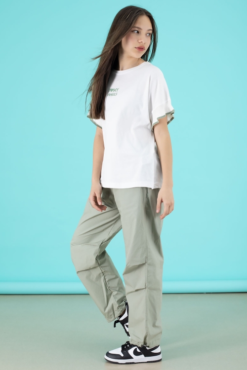 Açık Haki Yazılı Oversize Tişörtlü Paraşüt Pantolonlu Kız Çocuk Takım 20295