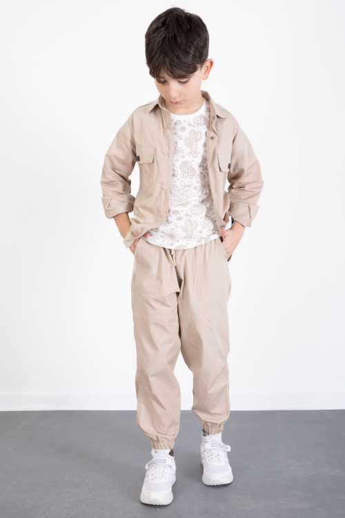 Bej Baskılı Tişörtlü Paraşüt Gömlek ve Pantolonlu Erkek Çocuk 3lü Takım 20516