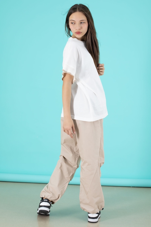 Bej Yazılı Oversize Tişörtlü Paraşüt Pantolonlu Kız Çocuk Takım 20297