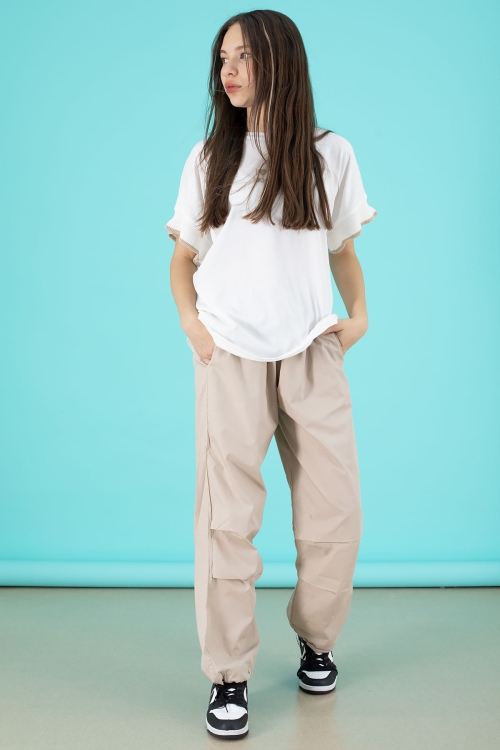 Bej Yazılı Oversize Tişörtlü Paraşüt Pantolonlu Kız Çocuk Takım 20297