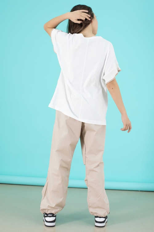 Bej Yazılı Oversize Tişörtlü Paraşüt Pantolonlu Kız Çocuk Takım 20297