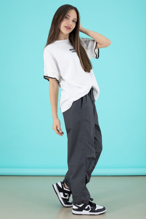 Füme Yazılı Oversize Tişörtlü Paraşüt Pantolonlu Kız Çocuk Takım 20294