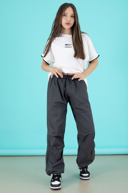 Füme Yazılı Oversize Tişörtlü Paraşüt Pantolonlu Kız Çocuk Takım 20294