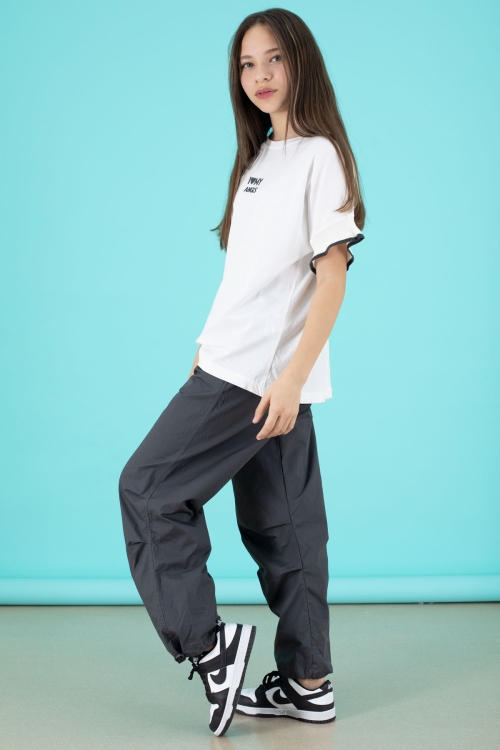 Füme Yazılı Oversize Tişörtlü Paraşüt Pantolonlu Kız Çocuk Takım 20294