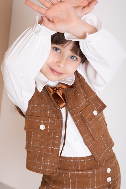 Kahve Fiyonklu Yelekli Düğme Detaylı Şort Etekli Kız Çocuk 3lü Takım 20317