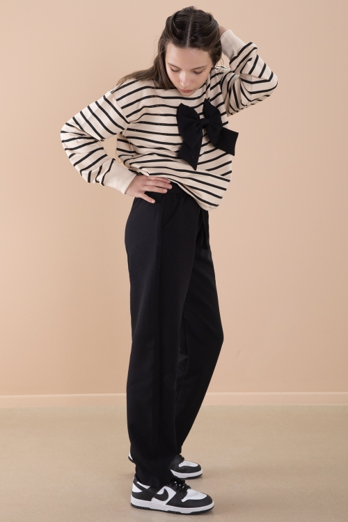 Krem Çizgili Sweatshirt Kuşaklı Pantolonlu Kız Çocuk Takım 20254