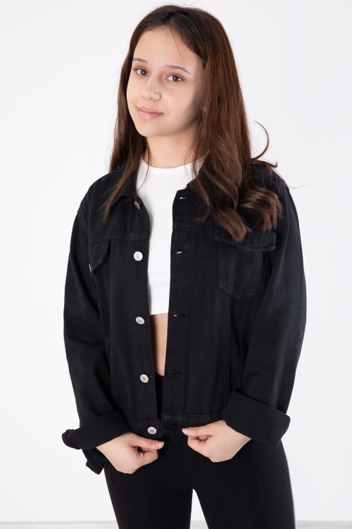 Siyah Ön Cepli Nakış Detaylı Kız Çocuk Jean Ceket 20358
