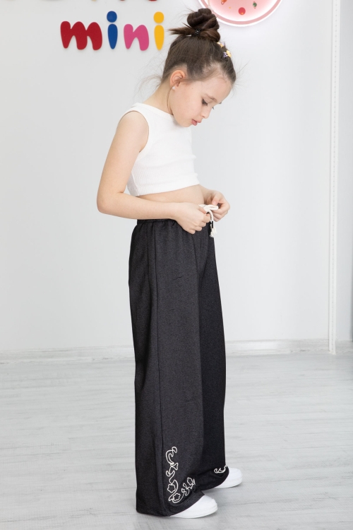 Siyah Paçası Nakış Detaylı Kız Çocuk Geniş Paça Pantolon 20490