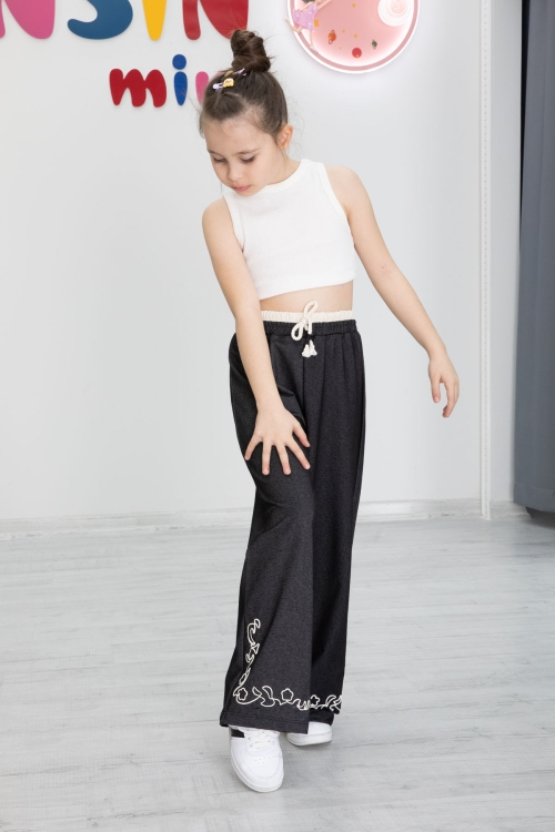 Siyah Paçası Nakış Detaylı Kız Çocuk Geniş Paça Pantolon 20490
