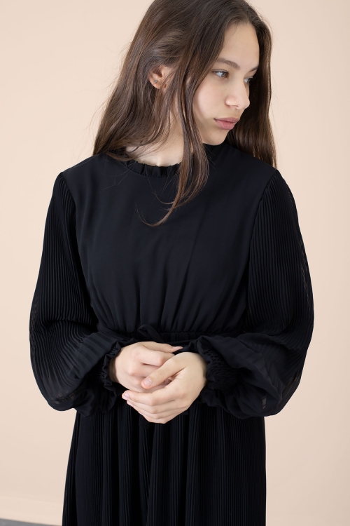 Siyah Yakası Fırfırlı Kuşaklı Kız Çocuk Piliseli Şifon Elbise 20560