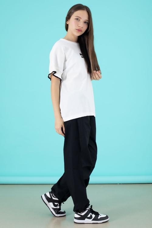 Siyah Yazılı Oversize Tişörtlü Paraşüt Pantolonlu Kız Çocuk Takım 20293