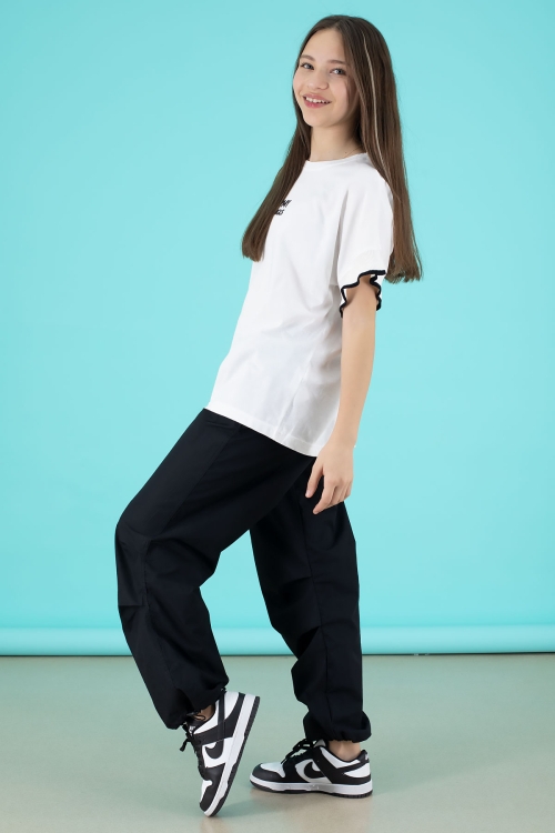 Siyah Yazılı Oversize Tişörtlü Paraşüt Pantolonlu Kız Çocuk Takım 20293