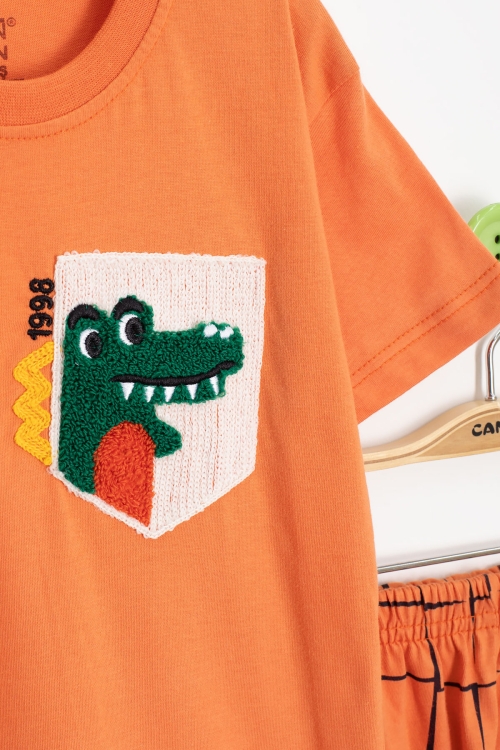 Turuncu Dino Cep Nakışlı Kısa Kol Tişörtlü Erkek Çocuk Şortlu Takım 20572