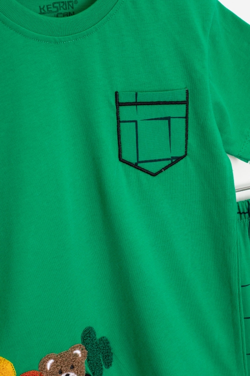 Yeşil Ayıcık Nakışlı Kısa Kol Tişörtlü Erkek Çocuk Şortlu Takım 20582