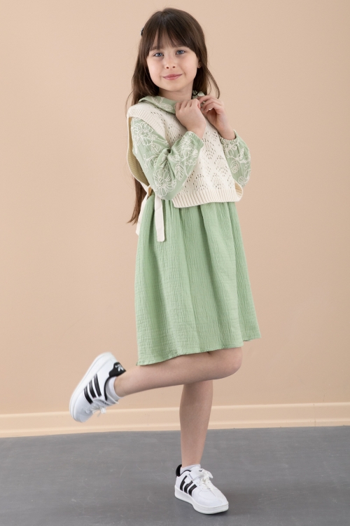 Yeşil Çiçek İşlemeli Süveterli Kız Çocuk Müslin Elbise 20482
