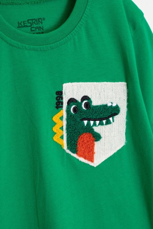 Yeşil Dino Cep Nakışlı Kısa Kol Tişörtlü Erkek Çocuk Şortlu Takım 20571