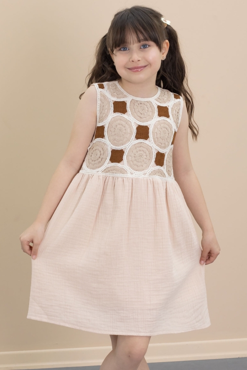 Bej Dantel İşlemeli Sıfır Kol Kız Çocuk Müslin Kumaş Elbise 21027