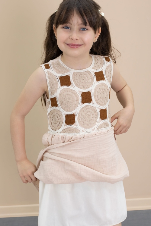 Bej Dantel İşlemeli Sıfır Kol Kız Çocuk Müslin Kumaş Elbise 21027