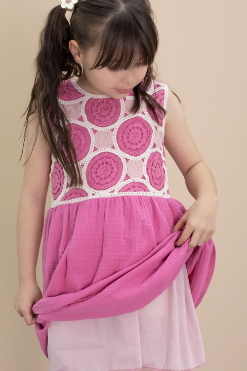 Fuşya Dantel İşlemeli Sıfır Kol Kız Çocuk Müslin Kumaş Elbise 21024