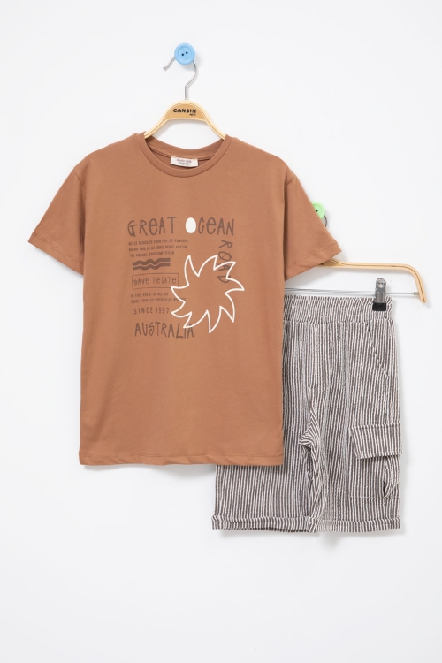 Kahve Yazı Baskılı Tişörtlü Çizgili Şortlu Erkek Çocuk 2li Takım 21078