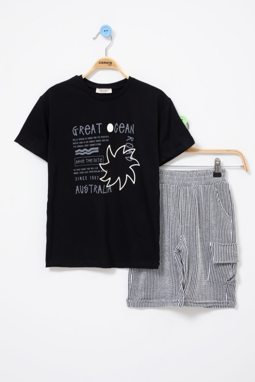 Siyah Yazı Baskılı Tişörtlü Çizgili Şortlu Erkek Çocuk 2li Takım 21076