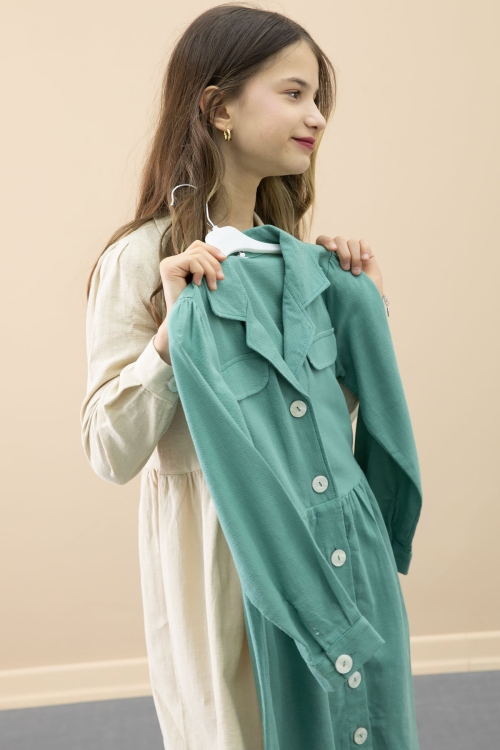 Yeşil Düğme Kapamalı Kız Çocuk Kapak Detaylı Uzun Kol Elbise 20699