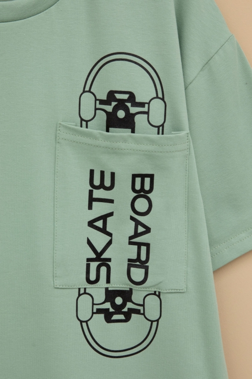 Yeşil Skateboard Baskılı Cepli Erkek Çocuk Bisiklet Yaka Tişört 20909