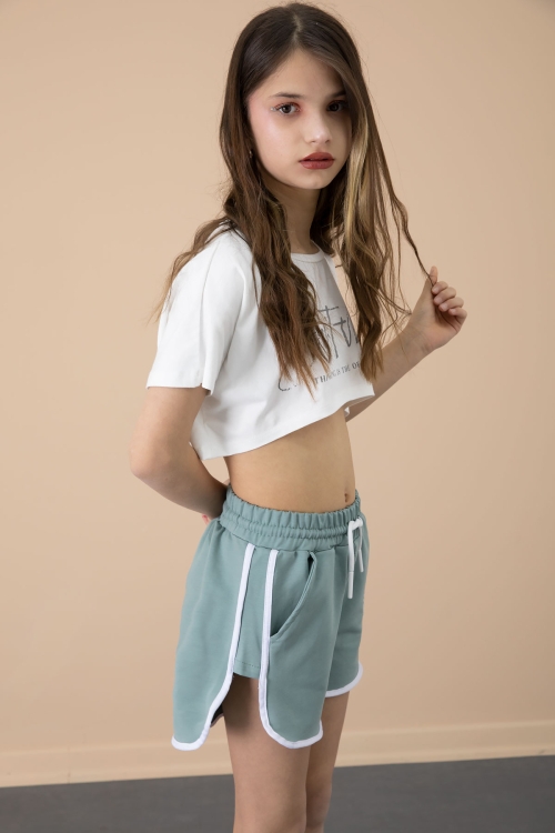 Yeşil Yanları Yırtmaçlı Çiçek Baskılı Beli Lastikli Kız Çocuk Şort 20741