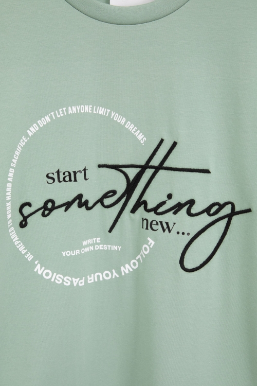 Yeşil Yazı Nakışlı Sırtı Baskılı Erkek Çocuk Bisiklet Yaka Tişört 20897